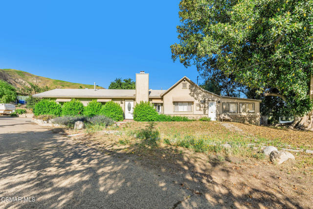 11270 Dominica Avenue, Lakeview Terrace CA: https://media.crmls.org/mediaz/a0ca5d24-c9ed-4356-988f-c71b22cae3f4.jpg