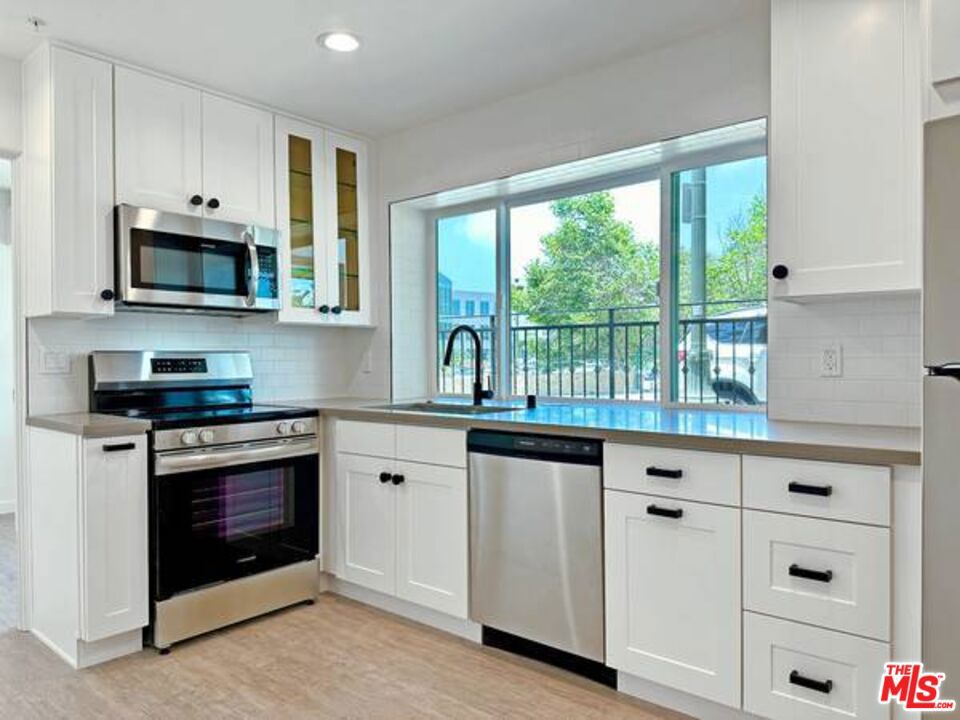 10560 SANTA MONICA #100