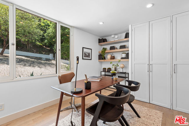15941 Skytop Road, Encino CA: https://media.crmls.org/mediaz/a0cb4430-2656-4123-8946-48538c84ba8b.jpg