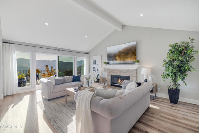 1660 Valecroft Avenue, Westlake Village CA: https://media.crmls.org/mediaz/a0cbb3f7-7942-4dff-b1d2-fde257508374.jpg