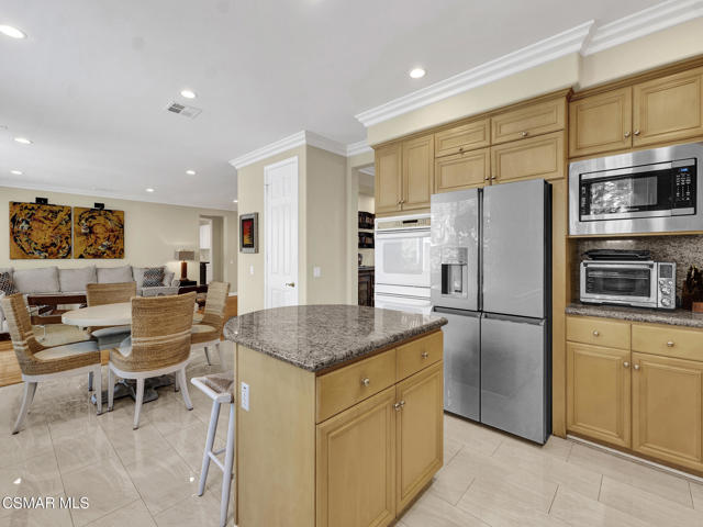 3865 Briar Ridge Court, Newbury Park CA: https://media.crmls.org/mediaz/a0cbd2eb-6f12-43fc-be6e-bca6316909b4.jpg