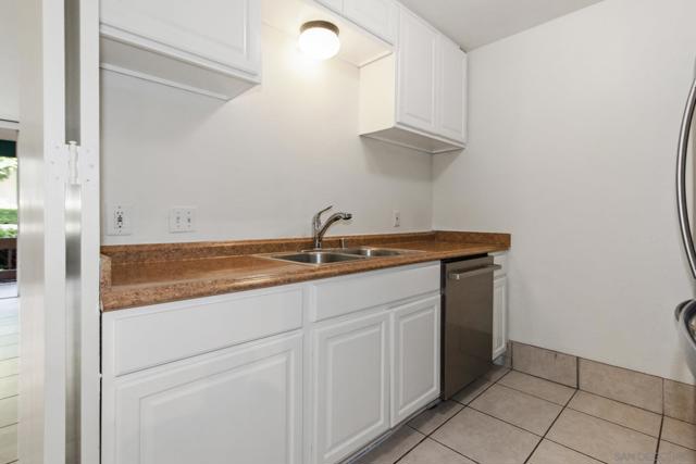 6455 La Jolla Blvd, La Jolla CA: https://media.crmls.org/mediaz/a0cced77-1319-44a5-9208-1ba8dcaa86ff.jpg