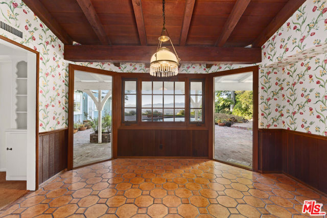15401 Mulholland Drive, Los Angeles CA: https://media.crmls.org/mediaz/a0cdbaef-d8d1-48e3-8765-ddc3f621bb46.jpg