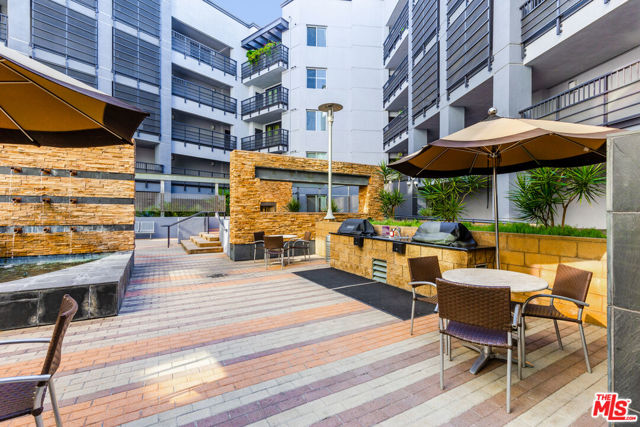 629 Traction Avenue, Los Angeles CA: https://media.crmls.org/mediaz/a0cdbb80-8d0d-47b2-8d57-319a35a6f848.jpg