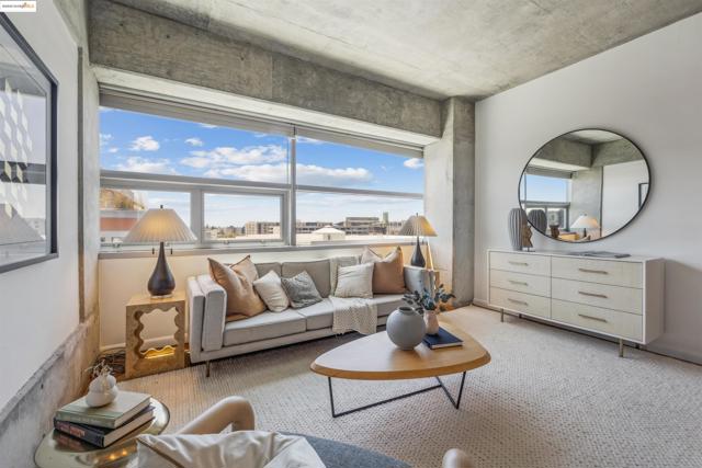 428 Alice Street, Oakland CA: https://media.crmls.org/mediaz/a0cdf3fd-e9ac-4788-9dc3-b269a6610501.jpg