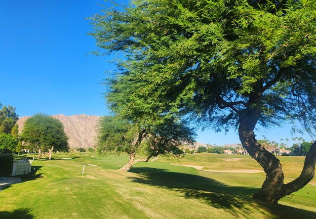 54671 Inverness Way, La Quinta CA: https://media.crmls.org/mediaz/a0cea6d1-4ce4-4154-b6d3-f6b2dc4ccd9c.jpg