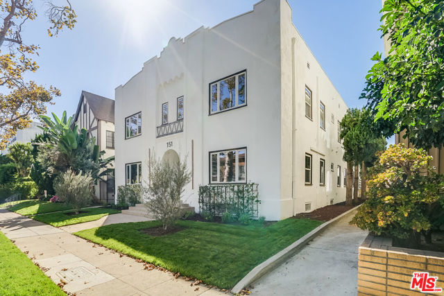 151 N Swall Drive, Beverly Hills CA: https://media.crmls.org/mediaz/a0ceb5f8-4fd7-49d0-aedb-f319d3b6d14b.jpg