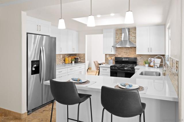 1669 Lisbon Pl, Escondido CA: https://media.crmls.org/mediaz/a0cee00f-1b99-4f54-be7d-8ed59b40b656.jpg