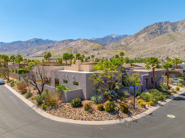463 Lautner Lane, Palm Springs CA: https://media.crmls.org/mediaz/a0cee66c-db31-4533-ba4e-0696a45a57cf.jpg