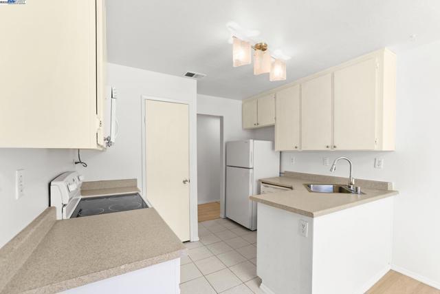 2575 Easton Way, San Jose CA: https://media.crmls.org/mediaz/a0cf4df2-d148-4f47-98d1-eabd4dd772c4.jpg