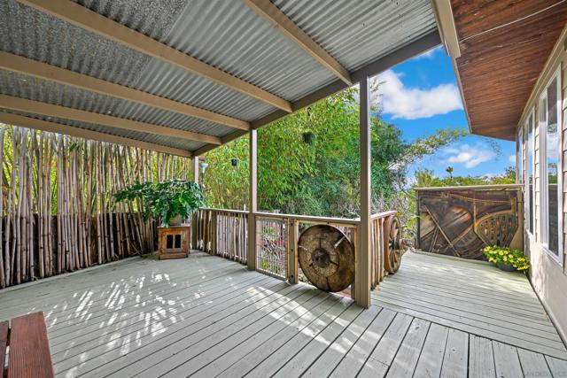 2344 Warmlands Ave, Vista CA: https://media.crmls.org/mediaz/a0cf7e69-8330-4d15-b734-cbb9af20a547.jpg