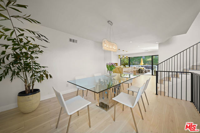 4729 Monarca Drive, Tarzana CA: https://media.crmls.org/mediaz/a0cf8484-ff48-4602-9eab-d57af04bcbf5.jpg