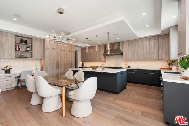 1213 Pine Street, Santa Monica CA: https://media.crmls.org/mediaz/a0cfe319-21a4-454f-99fb-931302bced91.jpg