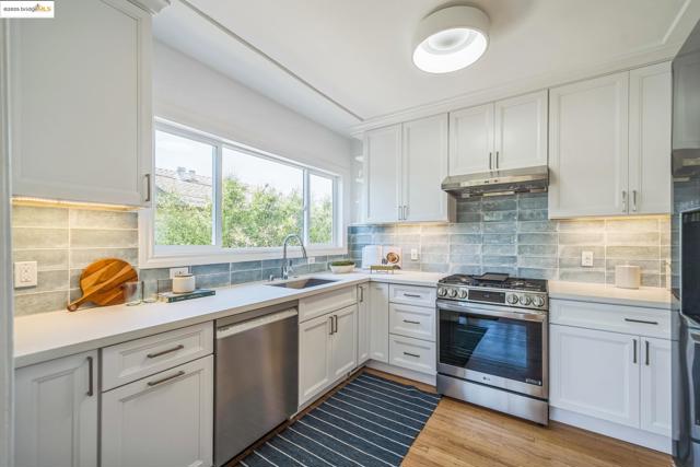 1515 Derby St, Berkeley CA: https://media.crmls.org/mediaz/a0d008d3-f1ae-4986-930f-b8d87b0daf9e.jpg