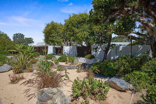 1640 El Paso Real, La Jolla CA: https://media.crmls.org/mediaz/a0d0153b-8868-4b76-a150-da0f392702c0.jpg