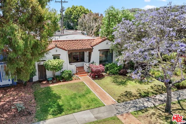 2218 Pearl Street, Santa Monica CA: https://media.crmls.org/mediaz/a0d084b0-a2ef-416e-af92-67783b5655ee.jpg