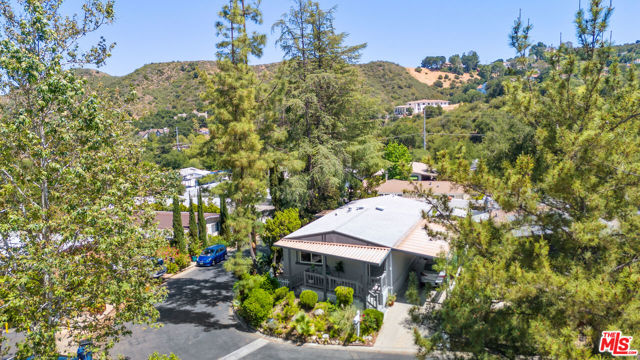 23777 Mulholland Highway, Calabasas CA: https://media.crmls.org/mediaz/a0d15c7a-d341-40f8-8173-7c69f12c57ed.jpg
