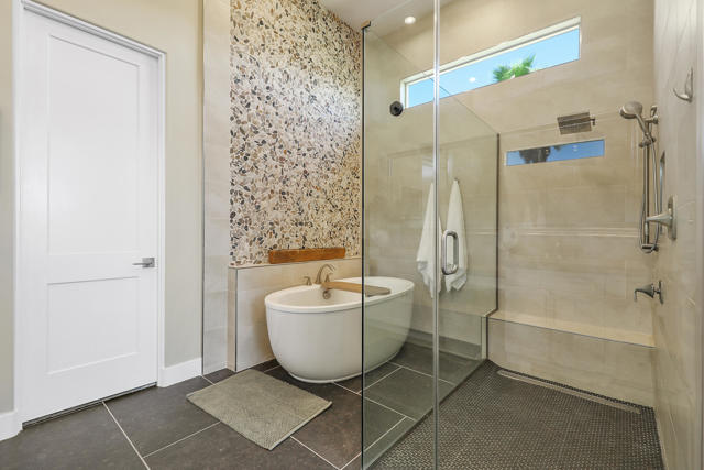54780 Damascus Drive, La Quinta CA: https://media.crmls.org/mediaz/a0d1b798-38de-426b-8b45-edc756e8816b.jpg