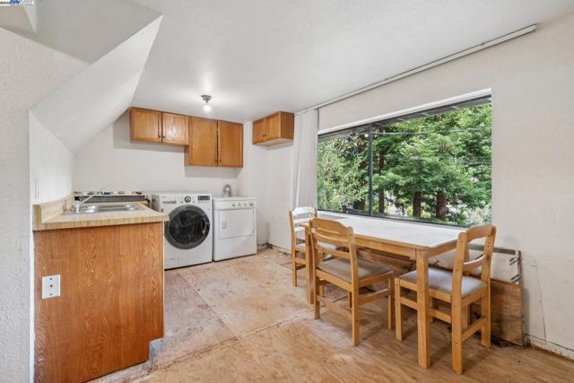 7171 HOMEWOOD DRIVE, Oakland CA: https://media.crmls.org/mediaz/a0d1c722-8c69-4321-9440-f154805a071b.jpg