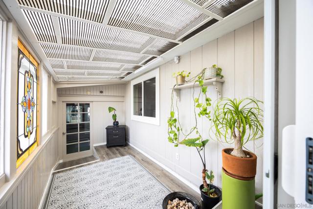 2130 Sunset Dr, Vista CA: https://media.crmls.org/mediaz/a0d1e910-9812-46e8-97e8-c7d48635bb01.jpg