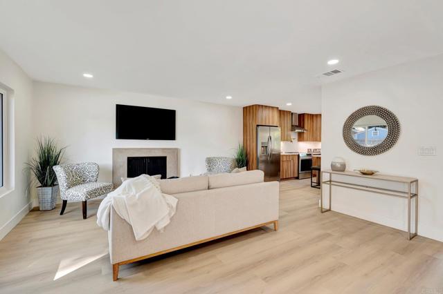 Detail Gallery Image 5 of 46 For 6745 Mewall Dr, San Diego,  CA 92119 - 4 Beds | 3/1 Baths