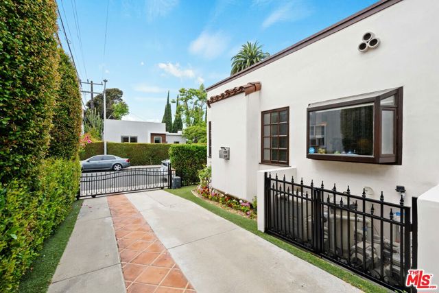 8265 Romaine Street, West Hollywood CA: https://media.crmls.org/mediaz/a0d25914-3504-42d5-a3e5-aac682df5c00.jpg