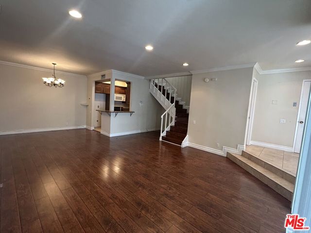 5142 Zelzah Avenue, Encino CA: https://media.crmls.org/mediaz/a0d2625c-13b1-4117-9513-1e9c929e8151.jpg