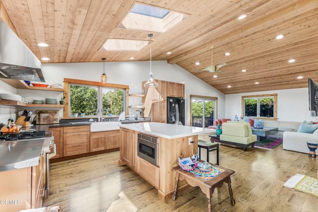 Detail Gallery Image 12 of 47 For 7035 Oxnard Ave, Ventura,  CA 93001 - 2 Beds | 2 Baths