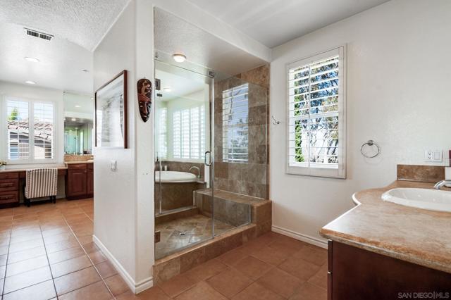 Image 29 of 59 For 571 Lynwood Dr