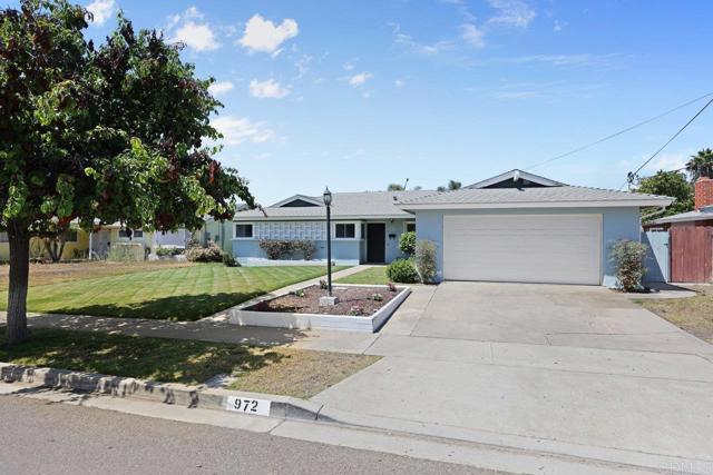 972 Maria Way, Chula Vista CA: https://media.crmls.org/mediaz/a0d27103-fee5-4c99-88e7-a594ea2c56fa.jpg