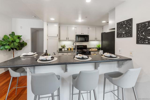 13021 Evening Creek Dr S, San Diego CA: https://media.crmls.org/mediaz/a0d276bd-a330-4bae-a4f7-68f23abef515.jpg