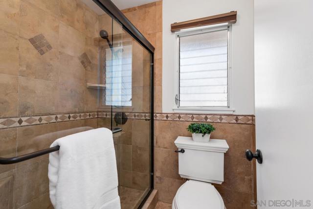 12847 Abra Pl, San Diego CA: https://media.crmls.org/mediaz/a0d3b004-e4f7-4d2f-8aee-166c92c1755e.jpg