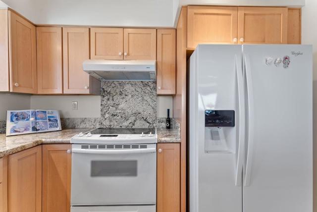 22130 E Cliff Drive, Santa Cruz CA: https://media.crmls.org/mediaz/a0d3cb57-8632-4272-8e21-fa432ca3ce24.jpg