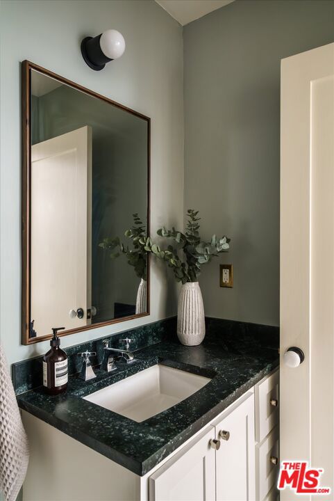 https://media.crmls.org/mediaz/a0d3e646-c422-4006-800f-25d0f4a35b65.jpg?preset=X-Large