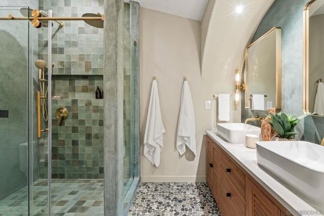 1566 Evergreen St, San Diego CA: https://media.crmls.org/mediaz/a0d451e9-587e-425c-b0ac-a57db7ca0a55.jpg