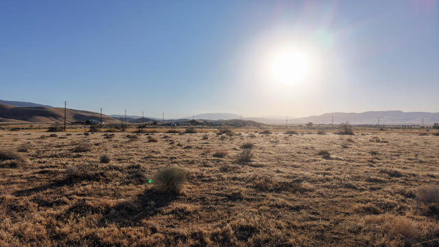 31 Ave C 15, Fairmont CA: https://media.crmls.org/mediaz/a0d46deb-7048-48e1-8e6d-9be0657a3b12.jpg
