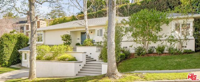 678 Loring Avenue, Los Angeles CA: https://media.crmls.org/mediaz/a0d52f2c-f0b7-420f-9f0e-290a850d9dd0.jpg