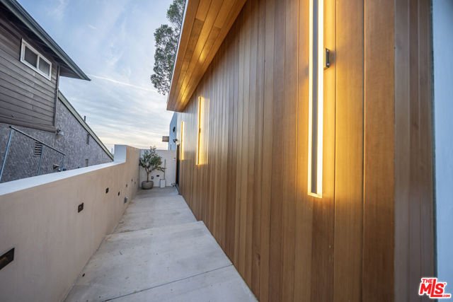 812 W Avenue 37, Los Angeles CA: https://media.crmls.org/mediaz/a0d5ccdc-8c50-4d3d-b27c-602bd03fb32b.jpg