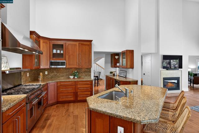 951 Redwood Dr, Danville CA: https://media.crmls.org/mediaz/a0d61a61-e395-4819-9d5c-fca266307c0c.jpg