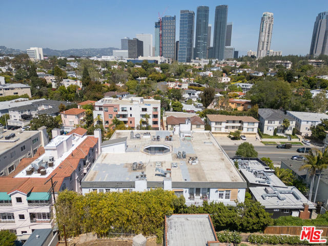 2025 S Beverly Glen Boulevard, Los Angeles CA: https://media.crmls.org/mediaz/a0d61e87-c3fe-4918-8882-e36c5930044f.jpg