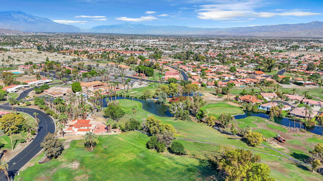 82210 Vandenberg Drive, Indio CA: https://media.crmls.org/mediaz/a0d62868-e843-4bb1-b89f-e00f28489ffc.jpg