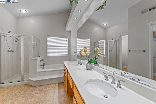 1429 BLUESAGE COURT, Tracy CA: https://media.crmls.org/mediaz/a0d676e2-f3f8-4ee4-bf2c-20deba21b102.jpg