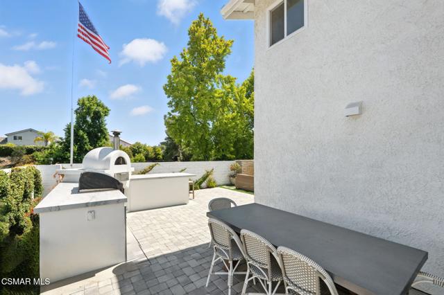 3225 Bear Creek Drive, Newbury Park CA: https://media.crmls.org/mediaz/a0d7d02f-d96d-49d6-bb77-920d0c2ab03f.jpg