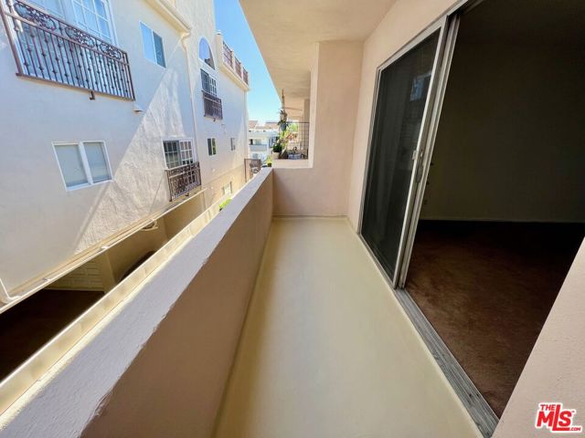 11727 Mayfield Avenue, Los Angeles, CA 90049