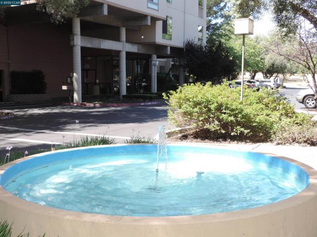 470 N Civic Dr., Walnut Creek CA: https://media.crmls.org/mediaz/a0d8a4ee-2d1b-4283-b2f0-5416f105b408.jpg