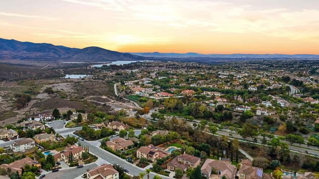 2914 Morning Creek Road, Chula Vista CA: https://media.crmls.org/mediaz/a0d975e6-d438-4f58-aa65-6d76849b7587.jpg