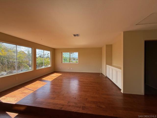 1210 CALIFORNIA, Imperial Beach CA: https://media.crmls.org/mediaz/a0d9c2c3-48f3-48ca-96d7-c22c0c5eada7.jpg
