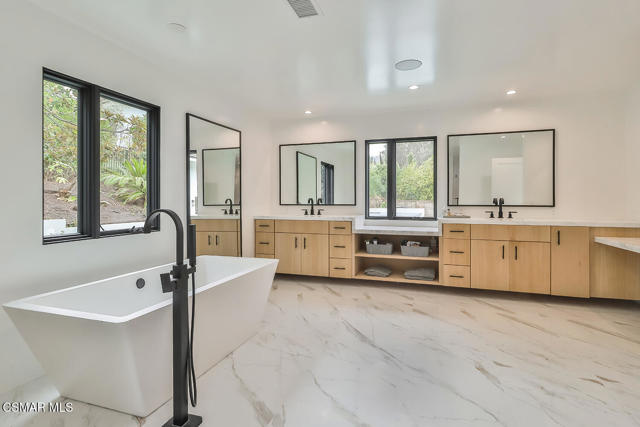 31754 Foxfield Drive, Westlake Village CA: https://media.crmls.org/mediaz/a0db0137-b157-4e7f-8a0f-5a75b9951d05.jpg