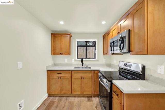 971 34Th St, Richmond CA: https://media.crmls.org/mediaz/a0db925a-755d-46a2-b07a-1b62a65c6444.jpg