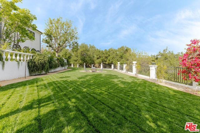 5192 Parkway Calabasas, Calabasas CA: https://media.crmls.org/mediaz/a0db98d0-d6ce-45ff-b04c-fff8c09705ce.jpg